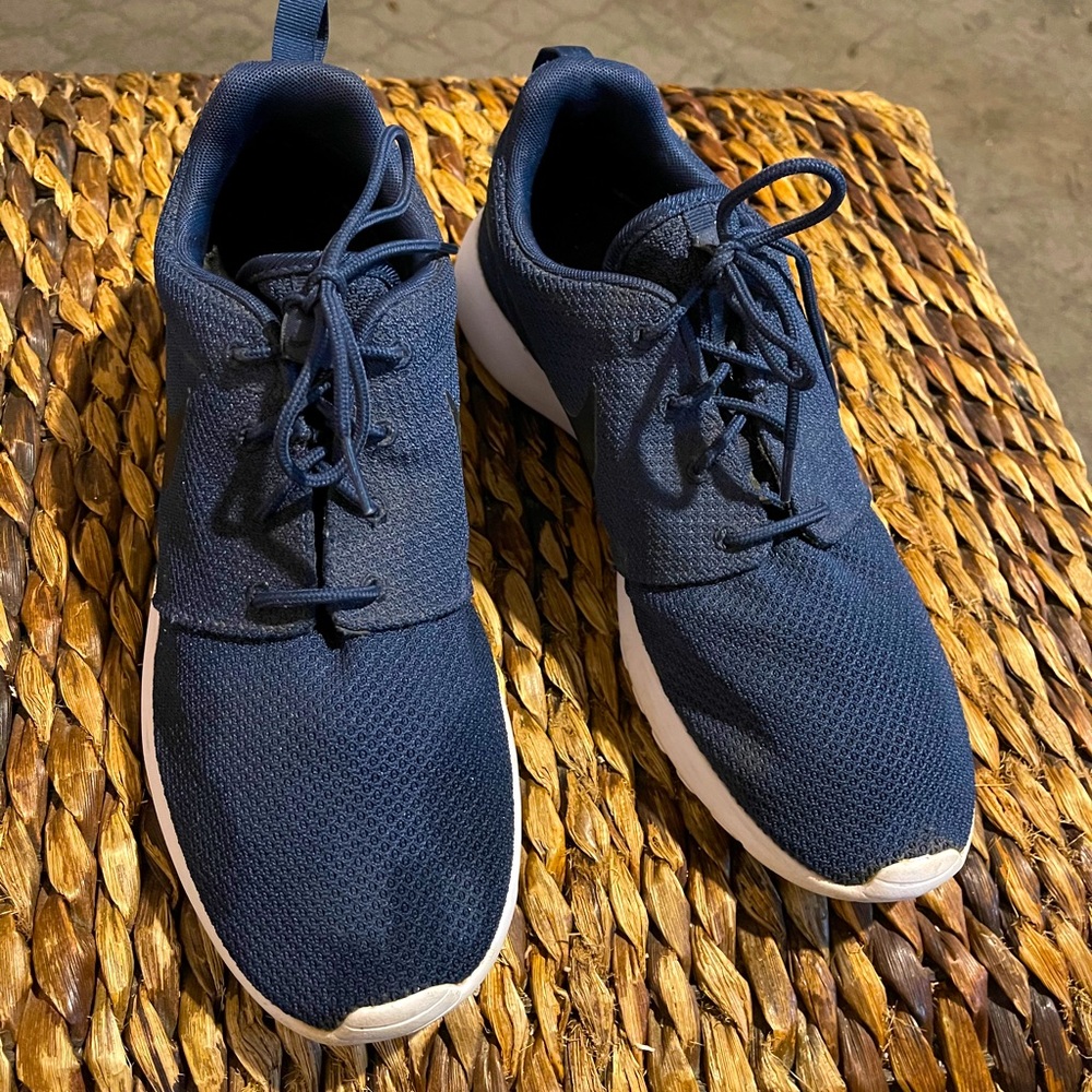 NIKE size 11